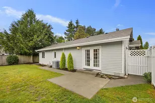 10717 Phinney Ave N, Seattle, WA 98133 - Photo 2