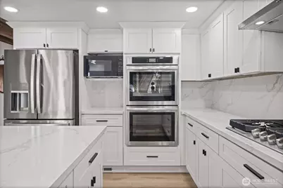 6358 S Island Drive, Bonney Lake, WA 98391 - Photo 6
