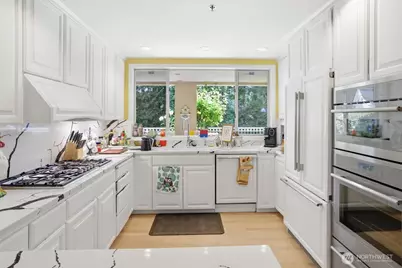 10000 Meydenbauer Way SE #1, Bellevue, WA 98004 - Photo 8
