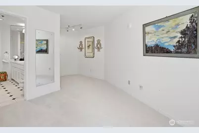 10000 Meydenbauer Way SE #1, Bellevue, WA 98004 - Photo 20