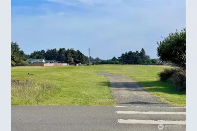 301 Octopus Avenue NE, Ocean Shores, WA 98569 - Photo 10