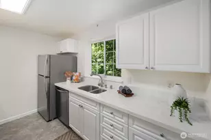 23333 Cedar Way, Mountlake Terrace, WA 98043 - Photo 10