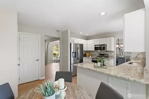 8128 NE 161st Pl, Kenmore, WA 98028 - Photo 12