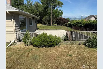 1413 SE Central Avenue, College Place, WA 99324 - Photo 4