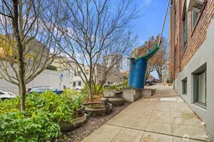 81 Vine St, Seattle, WA 98121 - Photo 34