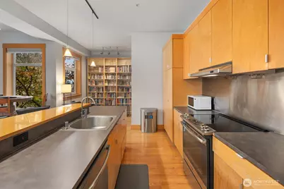 81 Vine Street #406, Seattle, WA 98121 - Photo 10