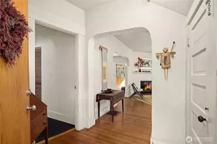 111 W Kinnear Pl, Seattle, WA 98119 - Photo 4