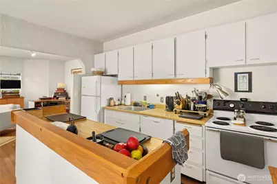 111 W Kinnear Place, Seattle, WA 98119 - Photo 10