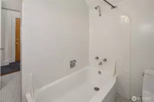 111 W Kinnear Pl, Seattle, WA 98119 - Photo 36