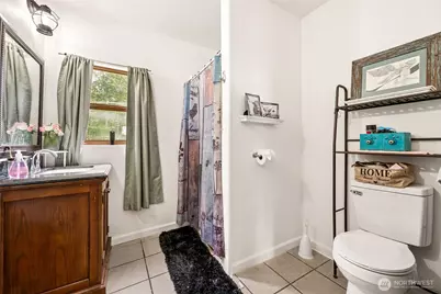 8512 Driftwood Lane, Castle Rock, WA 98611 - Photo 12