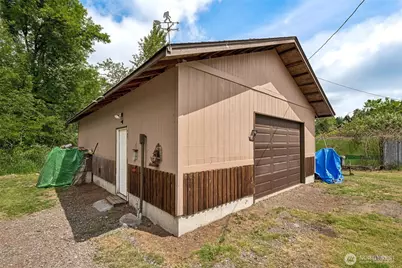 8512 Driftwood Lane, Castle Rock, WA 98611 - Photo 2