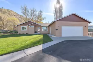 224 Vine St, Cashmere, WA 98815 - Photo 2