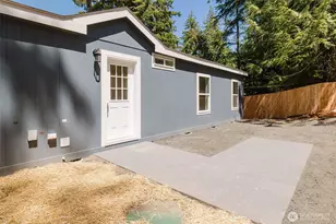 401 E Trails End Dr, Belfair, WA 98528 - Photo 4