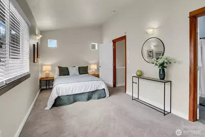 9236 Interlake Avenue N #B, Seattle, WA 98103 - Photo 12