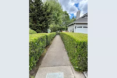 1808 Field Place NE, Renton, WA 98059 - Photo 32