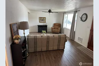 1125 SE Cottage Street, Ephrata, WA 98823 - Photo 2