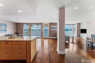 2015 SE Columbia River Dr, Vancouver, WA 98661 - Photo 2