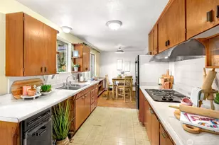 902 N 149th St, Shoreline, WA 98133 - Photo 4