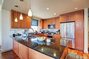 10650 NE 9th Pl, Bellevue, WA 98004 - Photo 6