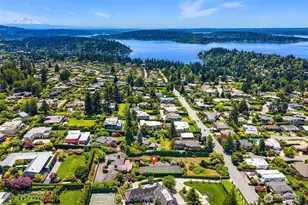 1700 92nd Ave NE, Clyde Hill, WA 98004 - Photo 4
