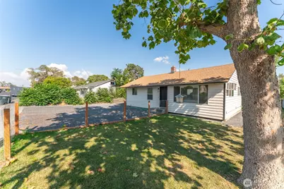 519 N Clark Road, Moses Lake, WA 98837 - Photo 1
