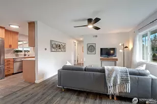 3708 NE 22nd St, Renton, WA 98056 - Photo 4