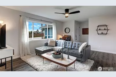 3708 NE 22nd Street, Renton, WA 98056 - Photo 2