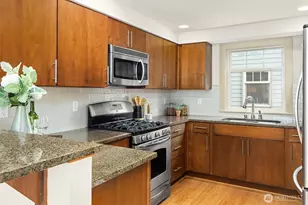 916 N 73rd St, Seattle, WA 98103 - Photo 4