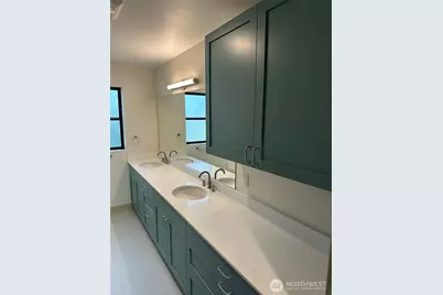 228 21st Avenue E, Seattle, WA 98112 - Photo 8