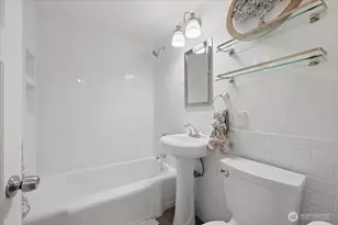 2804 E Howell St, Seattle, WA 98122 - Photo 16