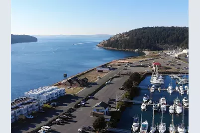 2215 Skyline Way, Anacortes, WA 88221 - Photo 2