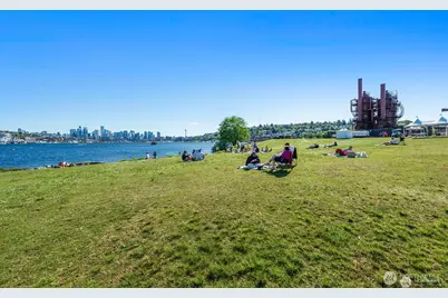 4122 Burke Avenue N, Seattle, WA 98103 - Photo 36