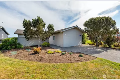 754 Livingston Bay Shore Drive, Camano Island, WA 98282 - Photo 22