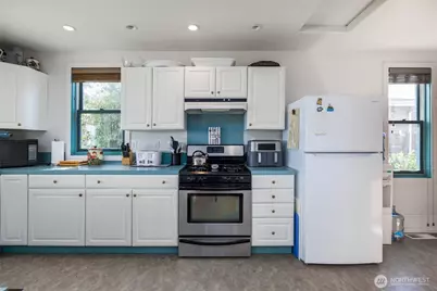 754 Livingston Bay Shore Drive, Camano Island, WA 98282 - Photo 10