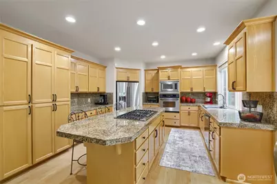 916 275th Place SE, Sammamish, WA 98075 - Photo 12