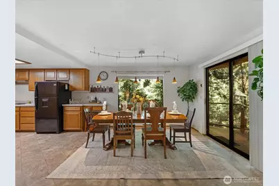 17116 Gravenstein Road, Bothell, WA 98012 - Photo 4