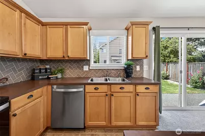 6434 Park Street E, Fife, WA 98424 - Photo 12
