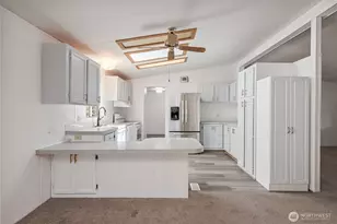 2355 Sparrow Loop, Kelso, WA 98626 - Photo 8