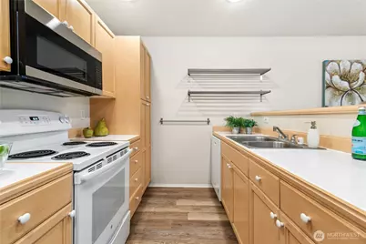 25235 SE Klahanie Boulevard #E305, Sammamish, WA 98029 - Photo 8