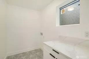 537 N 70th St, Seattle, WA 98103 - Photo 16
