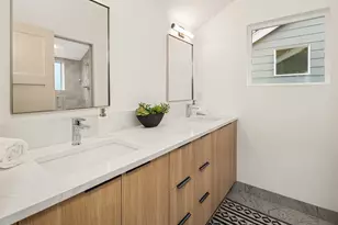 533 B N 70th St, Seattle, WA 98103 - Photo 16