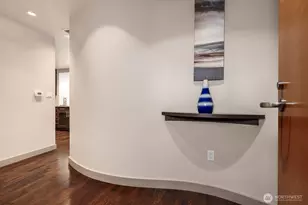 10610 NE 9th Pl, Bellevue, WA 98004 - Photo 2