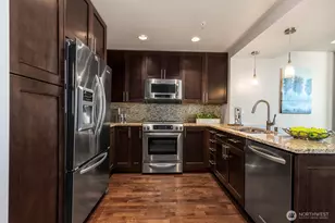 10610 NE 9th Pl, Bellevue, WA 98004 - Photo 4