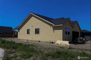 701 E 6th St, Nooksack, WA 98276 - Photo 8