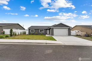 2468 3rd St SE, East Wenatchee, WA 98802 - Photo 2