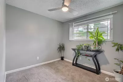 707 Alvord Avenue N, Kent, WA 98031 - Photo 18