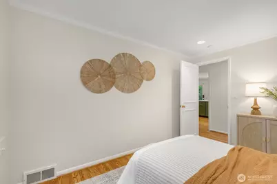 3657 W Viewmont Way W, Seattle, WA 98199 - Photo 18