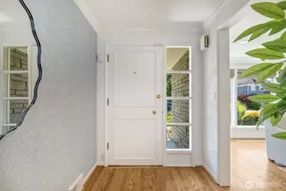 3657 W Viewmont Way W, Seattle, WA 98199 - Photo 4