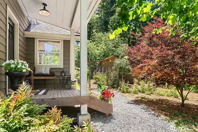 11323 E Riverside Drive, Bothell, WA 98011 - Photo 4