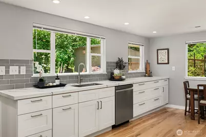 11323 E Riverside Drive, Bothell, WA 98011 - Photo 10